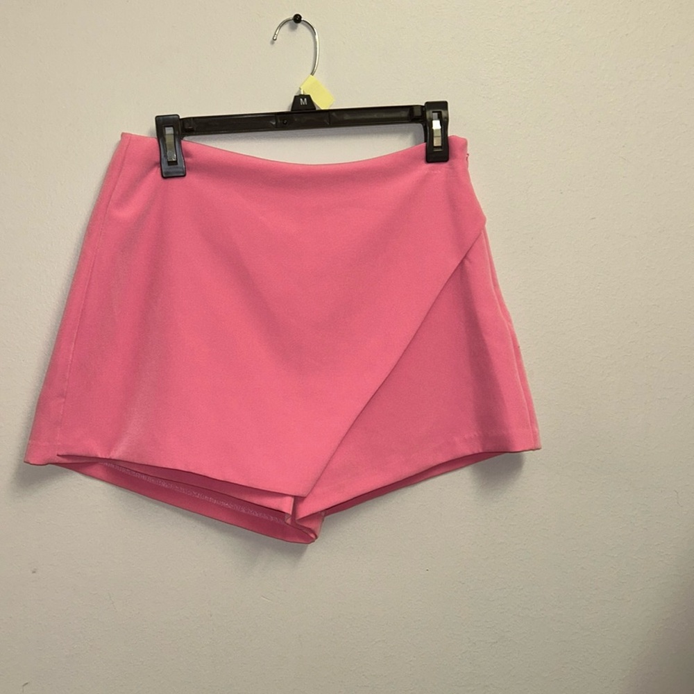 Size M, Pink Skort! Fake Pockets, but so cute!